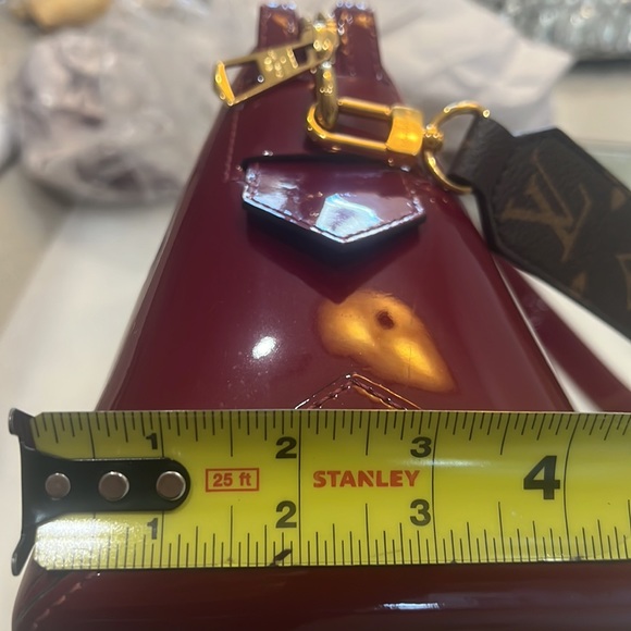 Louis Vuitton/vernis and monogram purse with strap and mirror - Picture 11 of 14